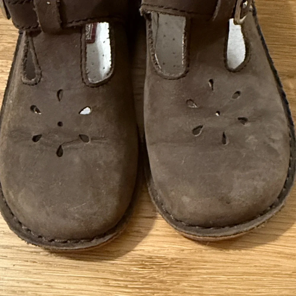 LAmour size 11